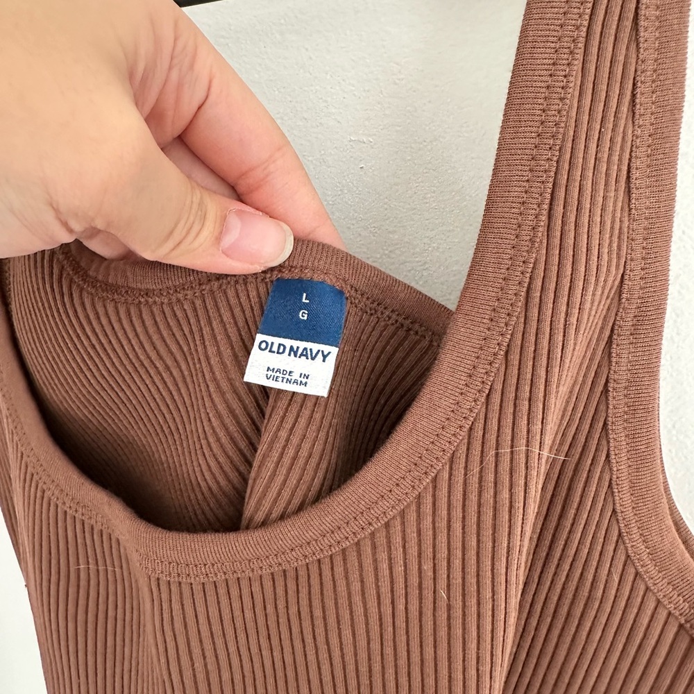 Old Navy Ribbed Tank Top - Picture 2 of 4